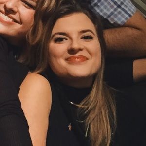 Meet your Posher, Laura